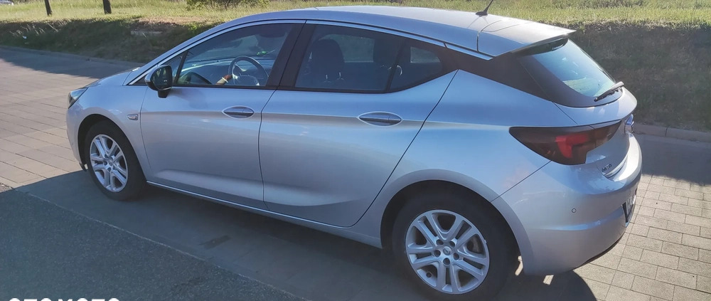 Opel Astra cena 50700 przebieg: 94400, rok produkcji 2016 z Łódź małe 137